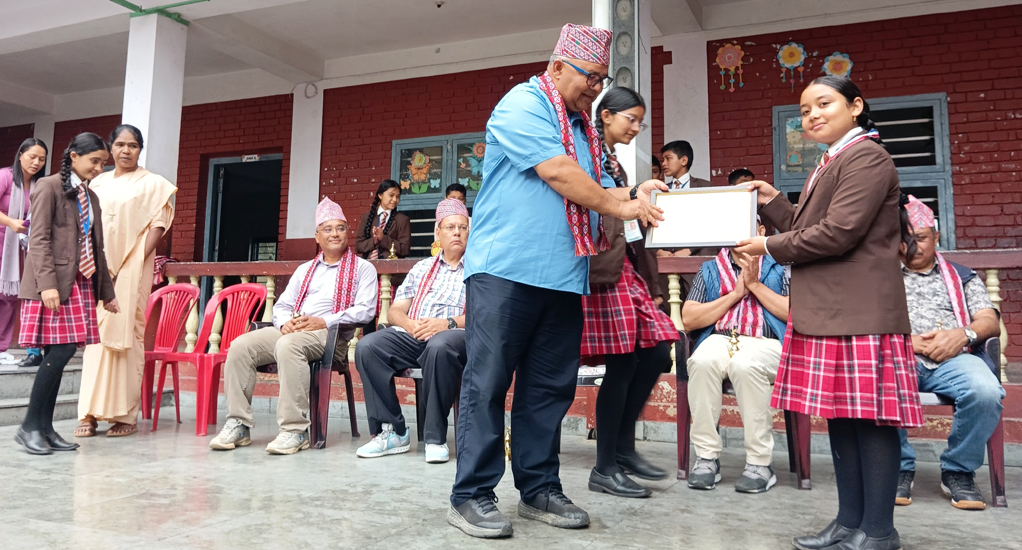 सेन्ट कपितानियो स्कुलले गर्यो पदक विजेता विद्यार्थीलाई सम्मान